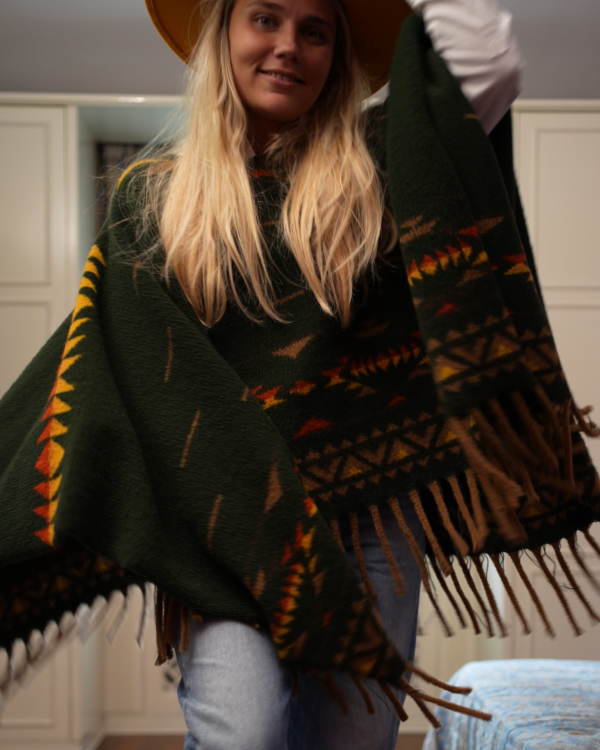 PONCHO HANDWOOL DARK GREEN